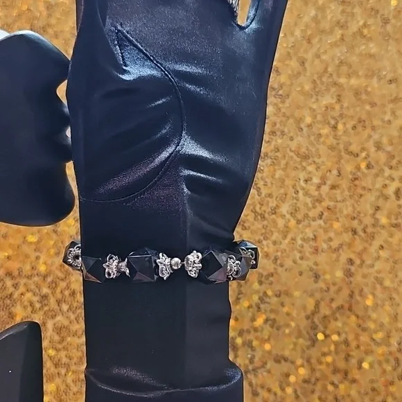 Black W/ Silver Tones jewlery set. Necklace, bracelet, earrings, Brooch, Ring - Picture 11 of 11